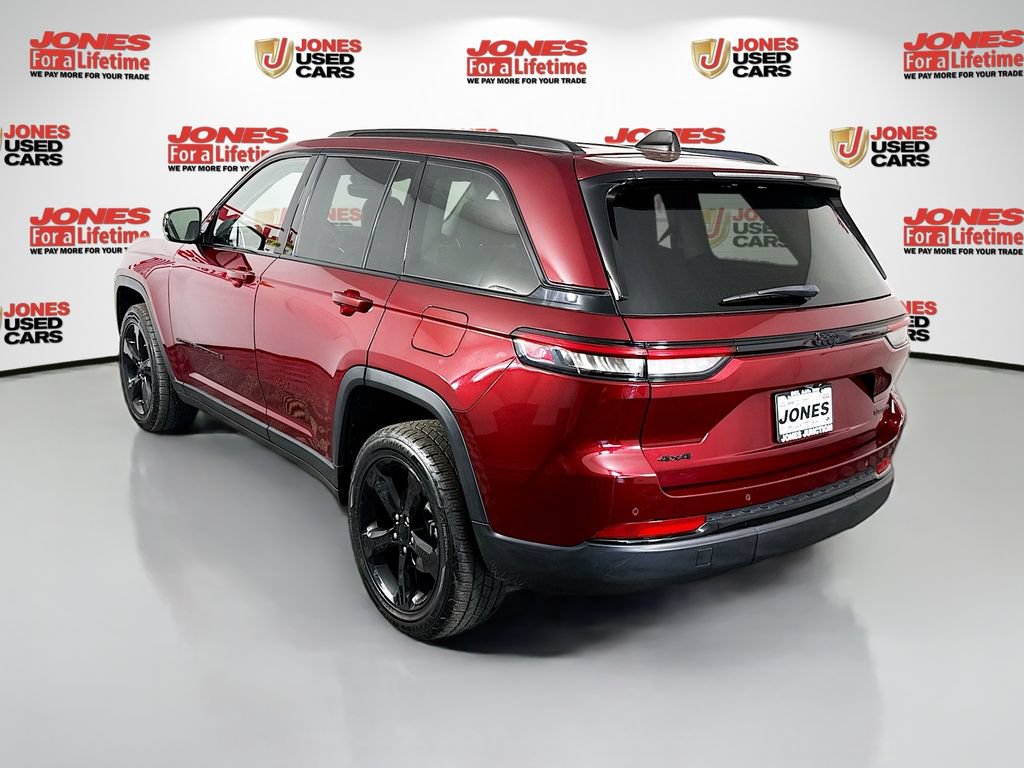 Used 2023 Jeep Grand Cherokee Limited w/ Black Appearance Package AWD/4WD image 2