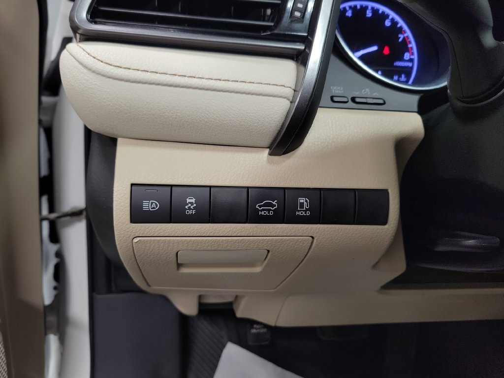Used 2019 Toyota Camry LE FWD image 20
