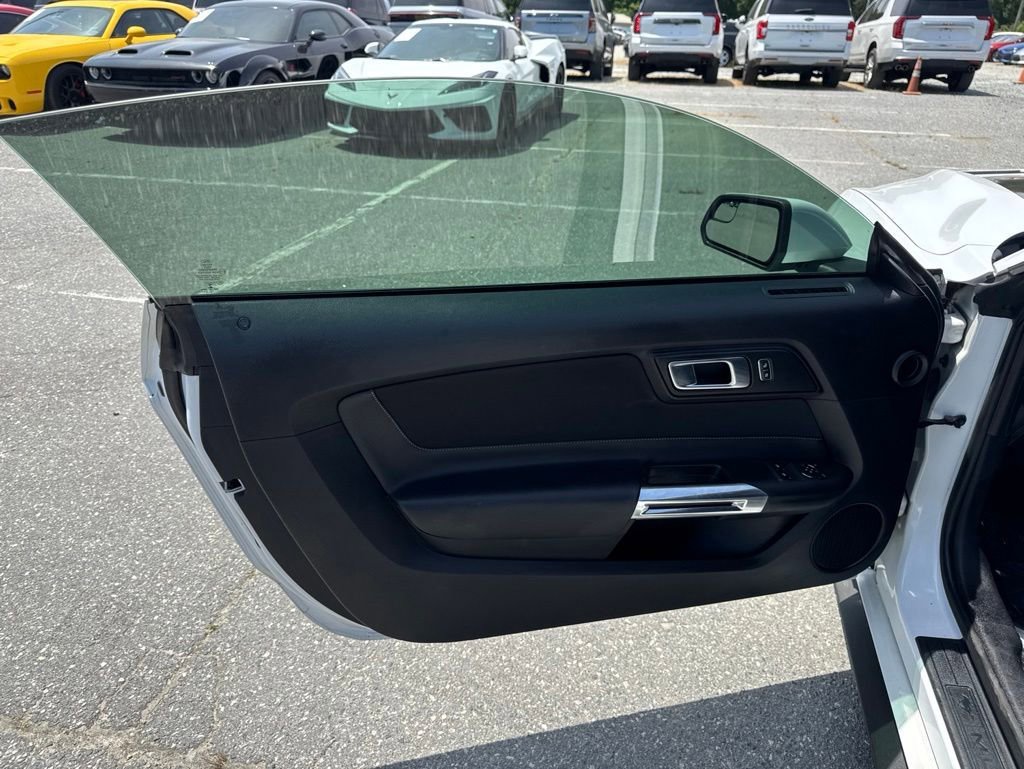 Used 2018 Ford Mustang GT w/ Black Accent Pkg RWD image 23
