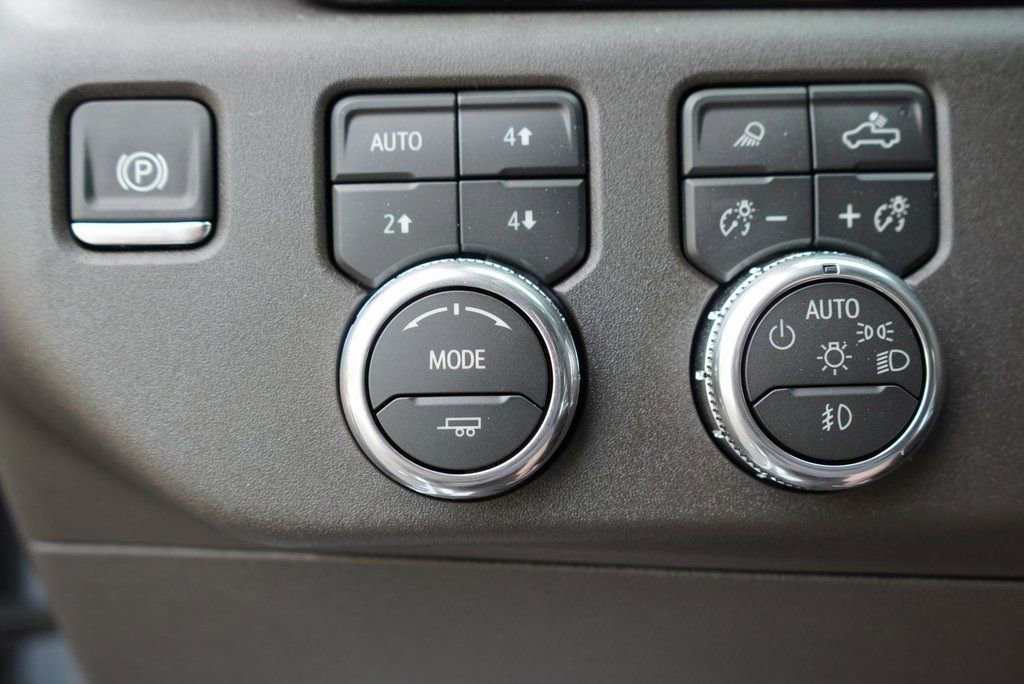 New 2026 GMC Sierra 1500 SLT image 18