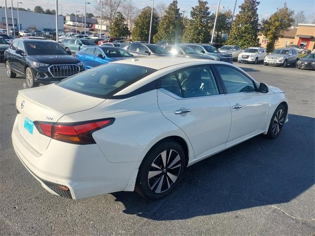 Used 2022 Nissan Altima 2.5 SV w/ SV Premium Package image 4