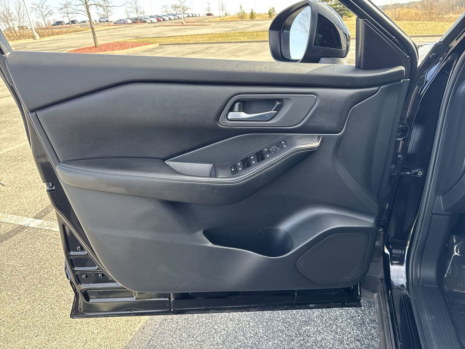 Used 2024 Nissan Rogue SV image 24