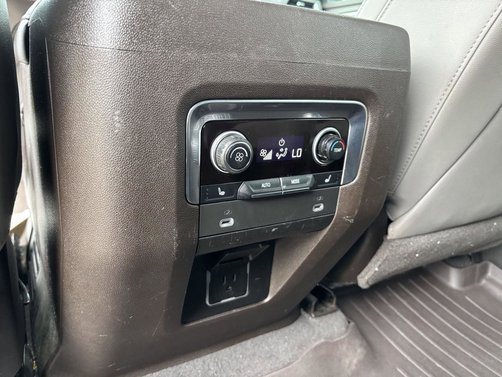 Used 2021 Chevrolet Suburban Z71 w/ Luxury Package image 19