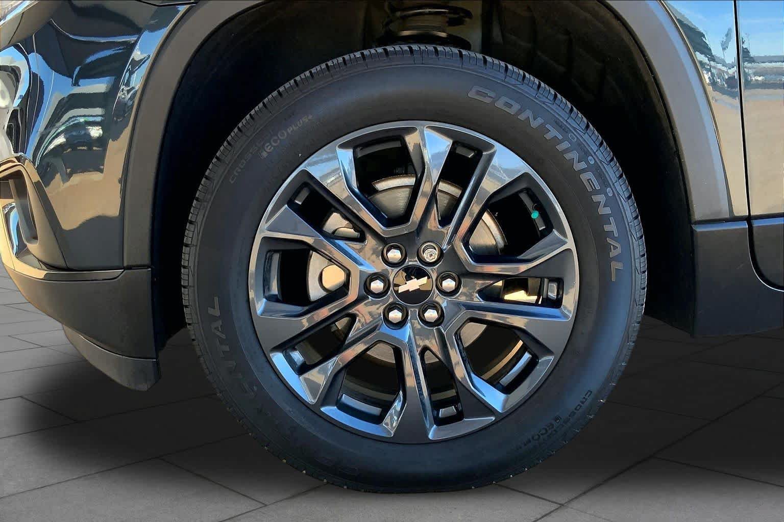 Used 2020 Chevrolet Traverse RS FWD image 11