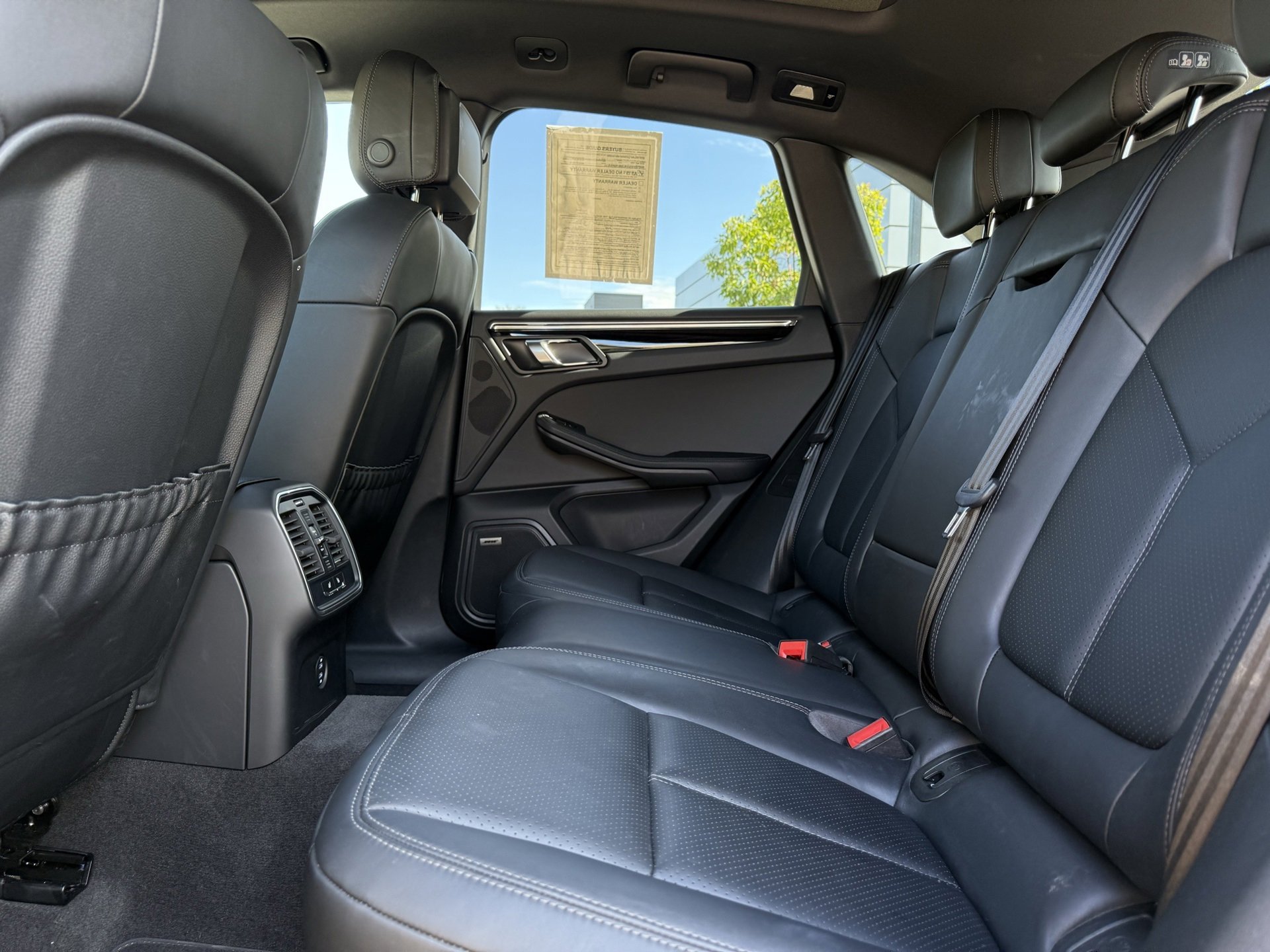 Used 2025 Porsche Macan image 30