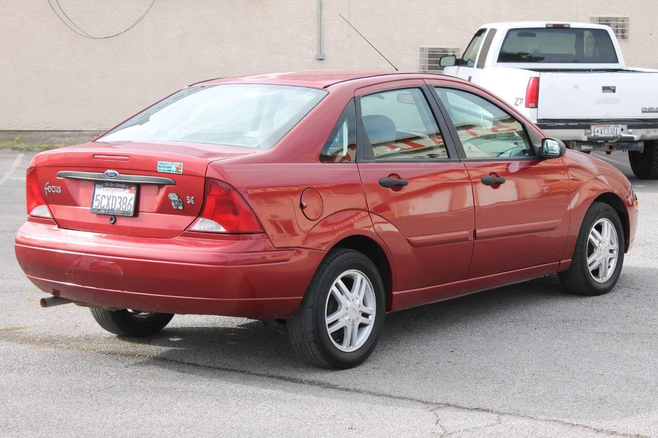 Used 2003 Ford Focus SE FWD image 8