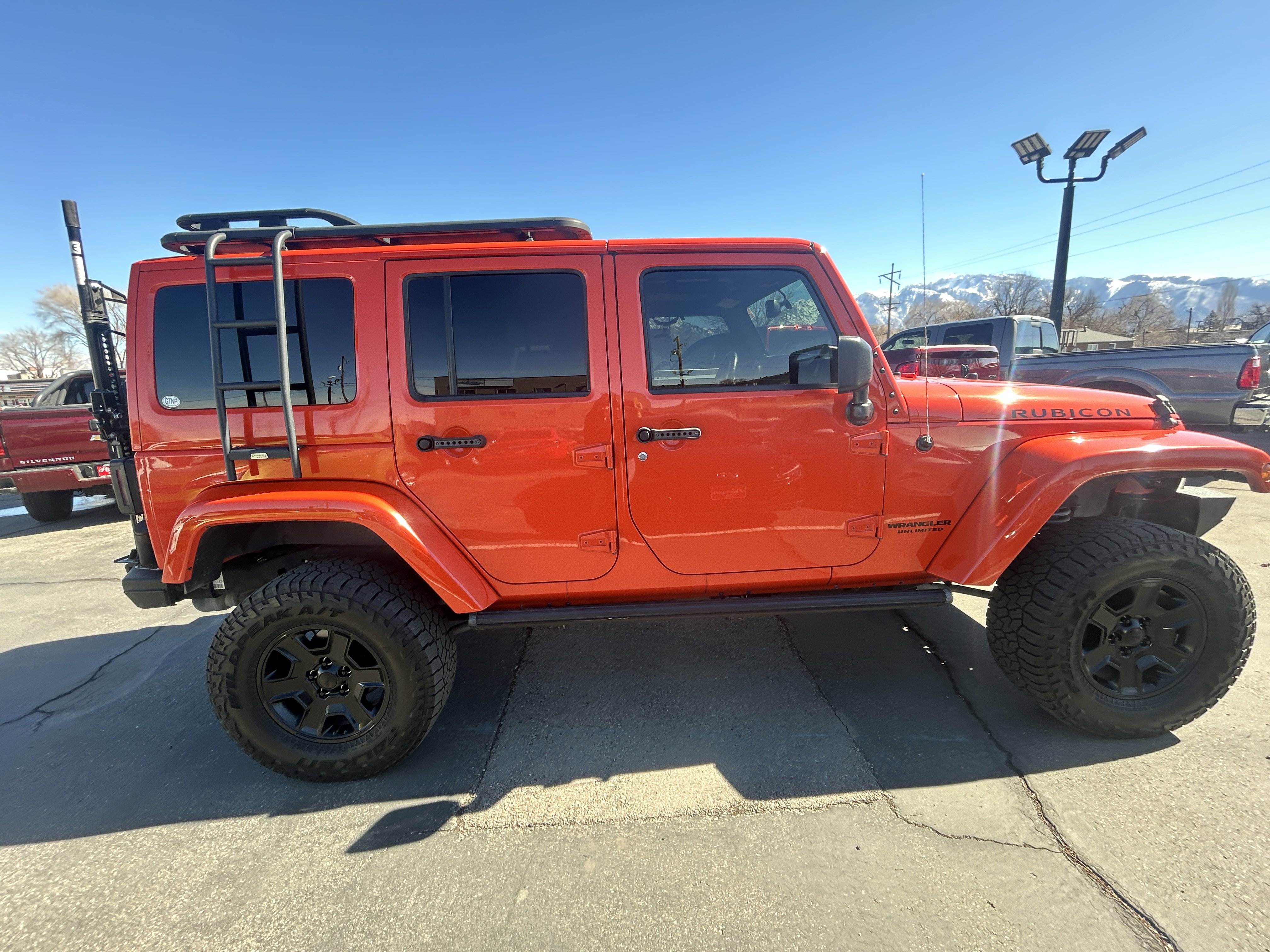 Used 2015 Jeep Wrangler Unlimited Rubicon w/ Connectivity Group image 5