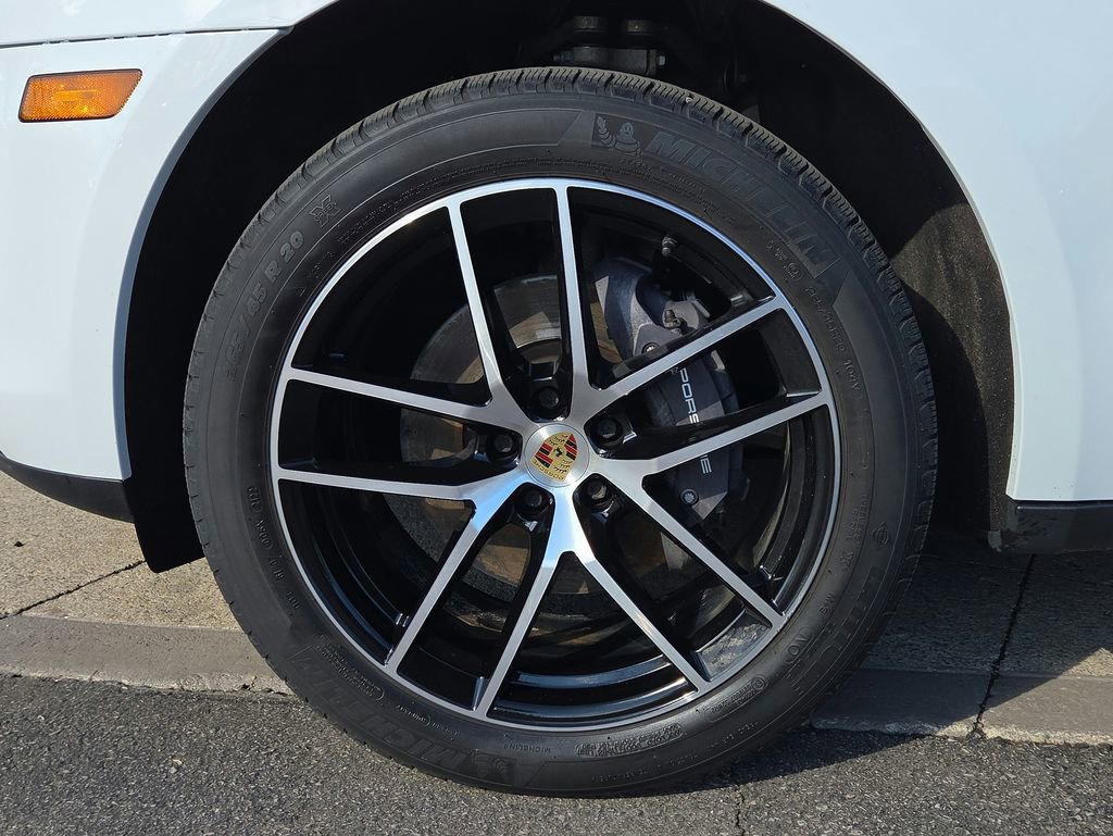 Certified 2022 Porsche Macan image 24