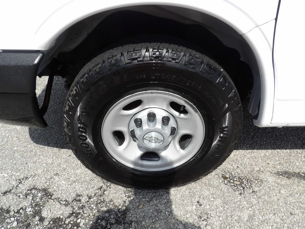 Used 2016 Chevrolet Express 2500 RWD image 48