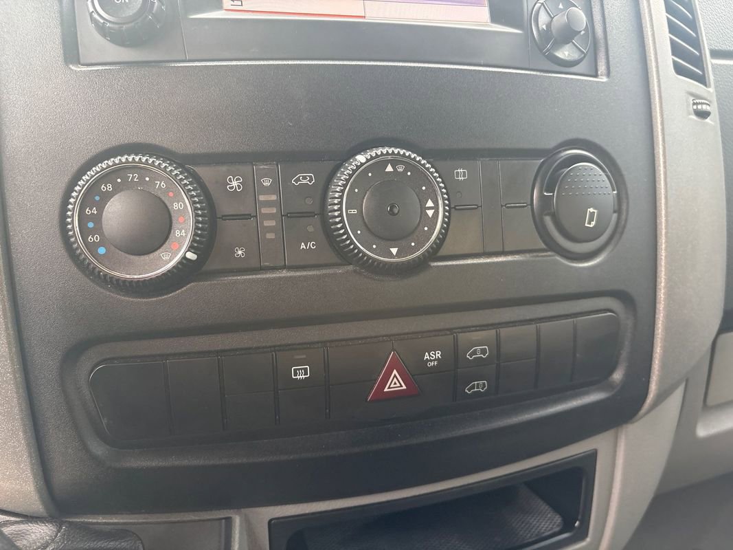 Used 2015 Mercedes-Benz Sprinter 2500 image 31