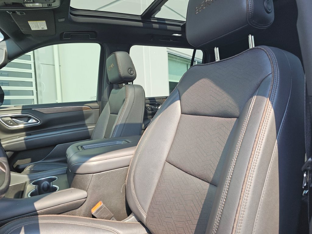 Used 2022 Chevrolet Suburban High Country w/ Premium Package 2 AWD/4WD image 26