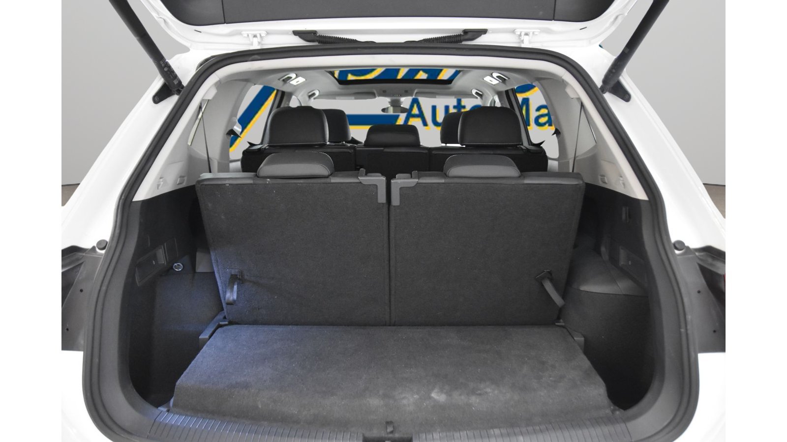 Used 2024 Volkswagen Tiguan SE FWD image 34