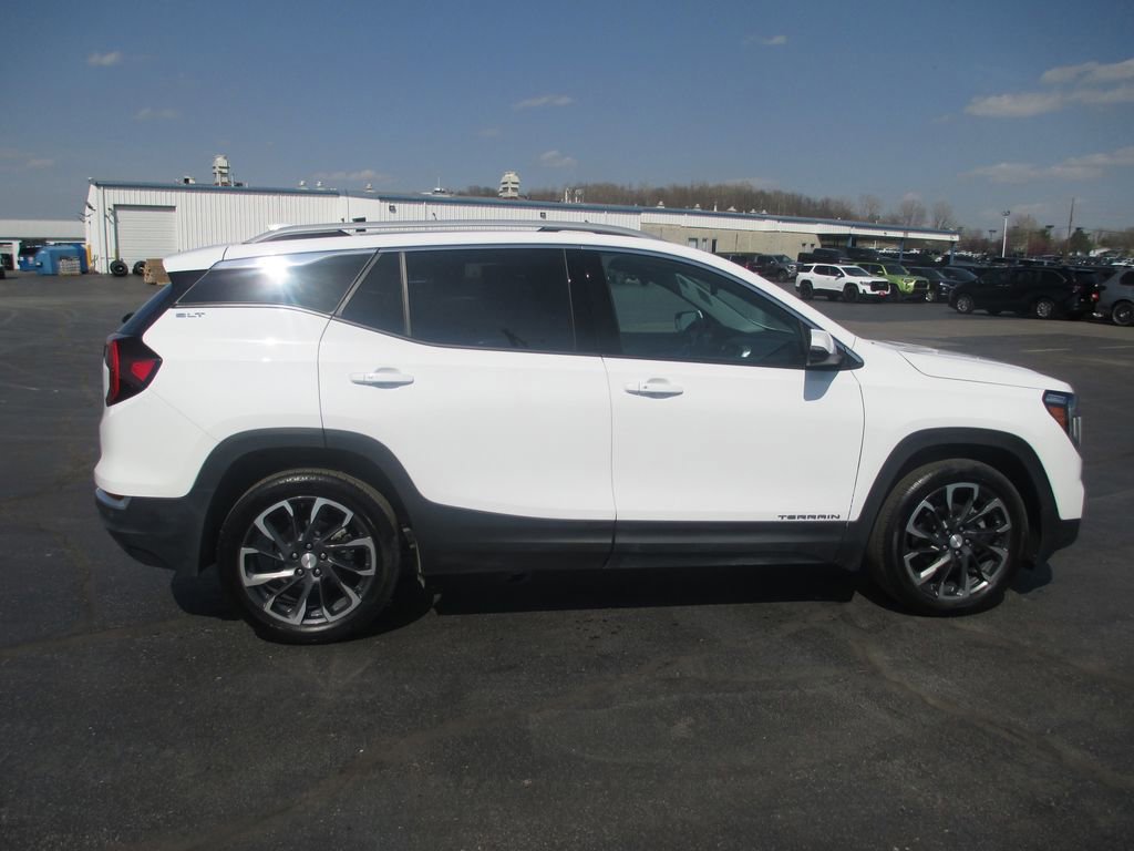 Used 2024 GMC Terrain SLT image 4