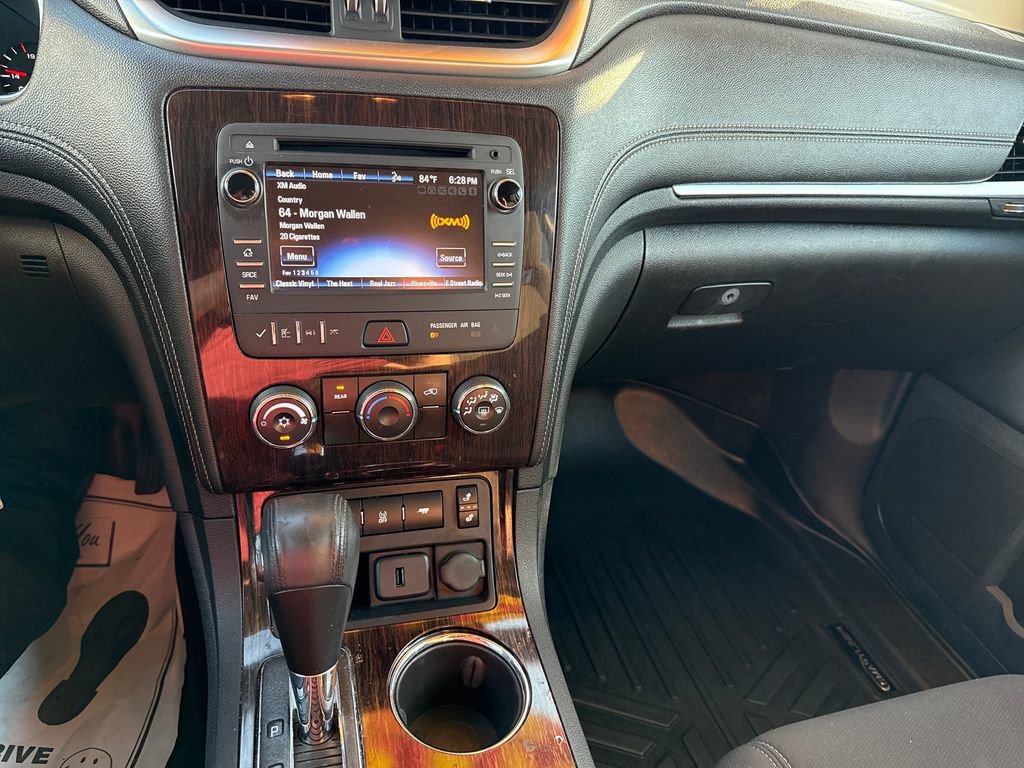 Used 2015 Chevrolet Traverse LT w/ Style and Technology Package image 25