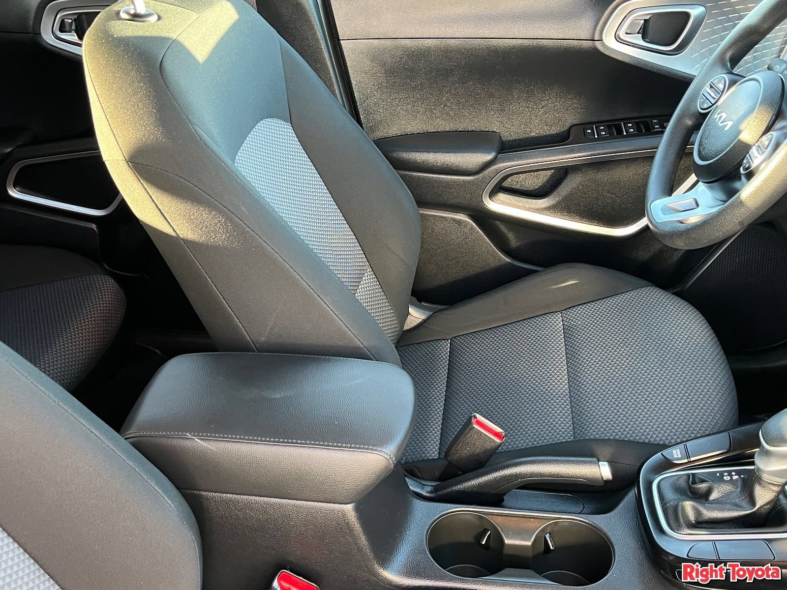 Used 2025 Kia Soul LX w/ LX Technology Package FWD image 13