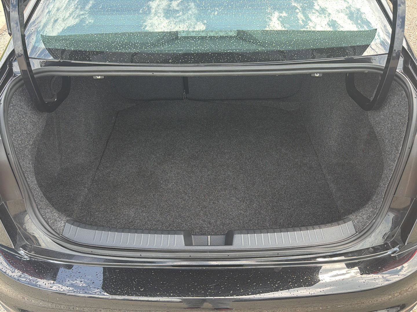 Used 2025 Volkswagen Jetta GLI Autobahn FWD image 11