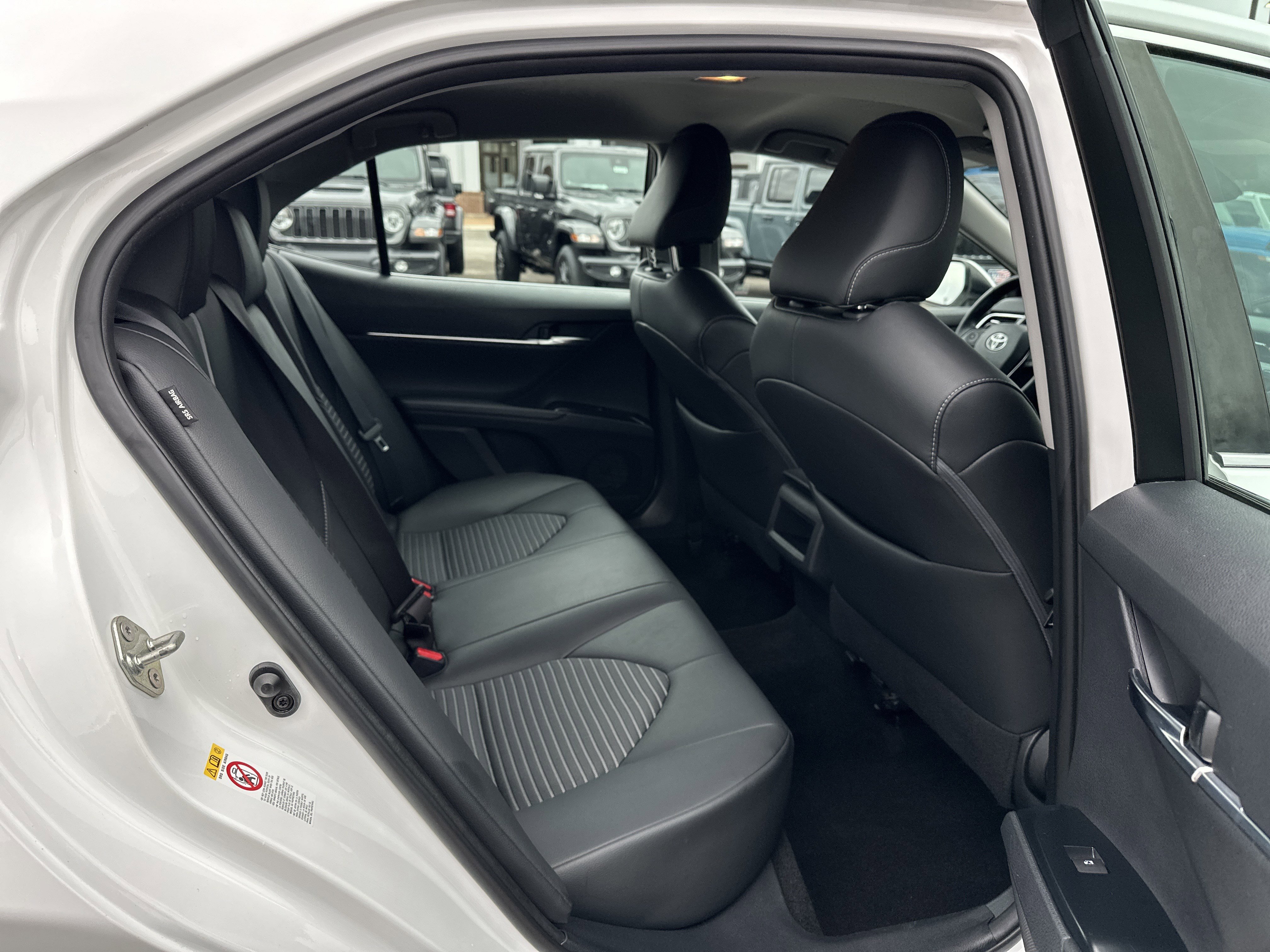 Used 2018 Toyota Camry SE image 16