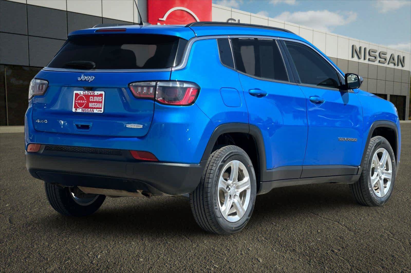 Used 2024 Jeep Compass Latitude AWD/4WD image 2