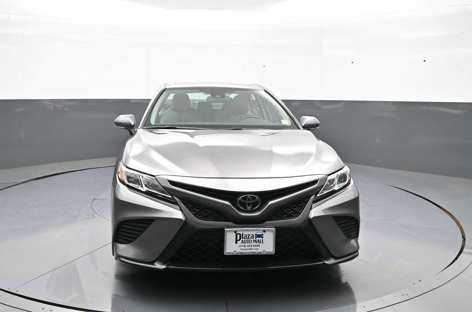 Used 2020 Toyota Camry SE w/ Convenience Package FWD image 1