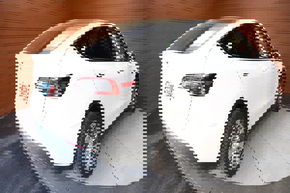 Used 2023 Tesla Model Y Long Range image 38