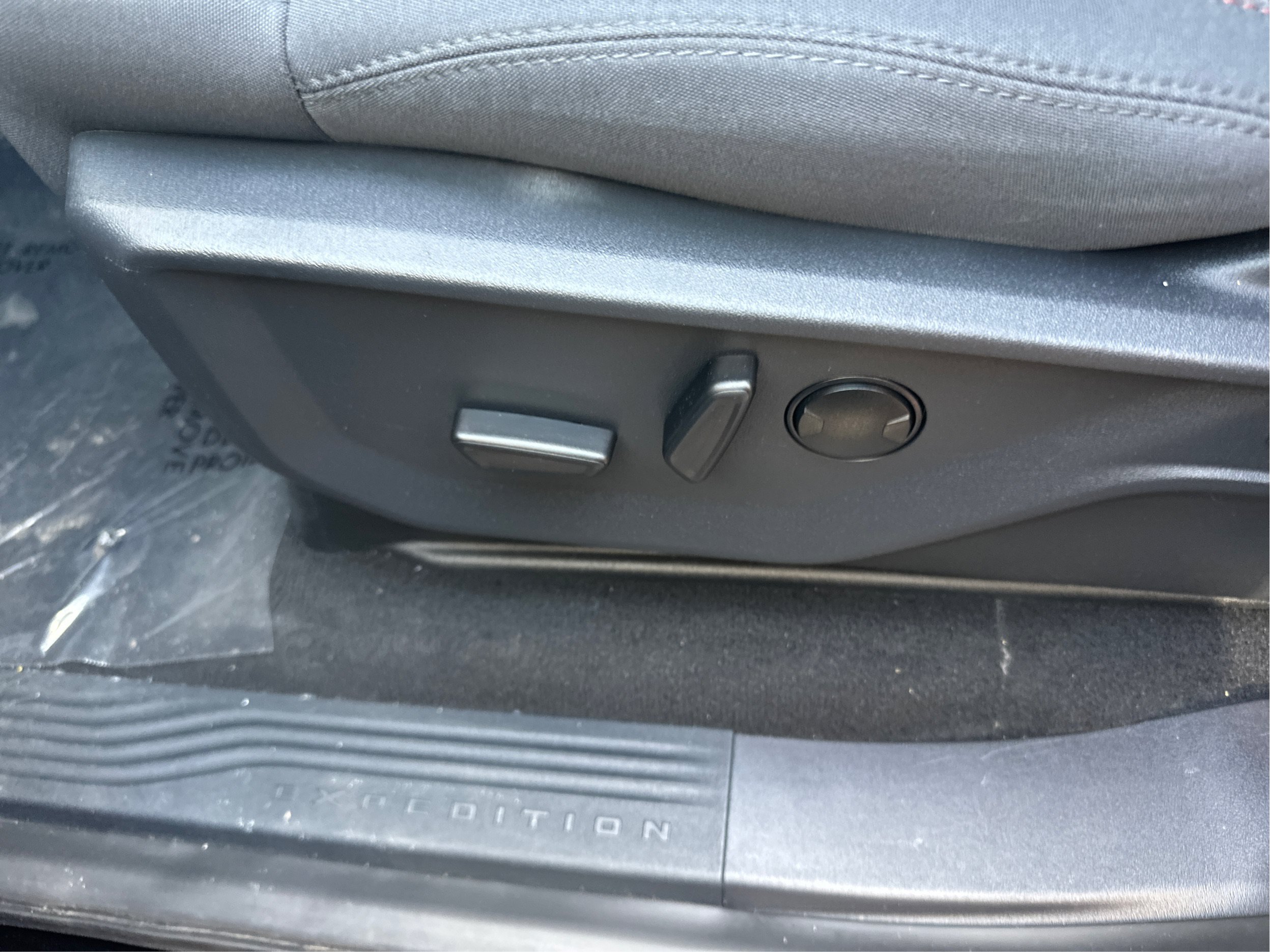 Used 2025 Ford Expedition Active AWD/4WD image 29