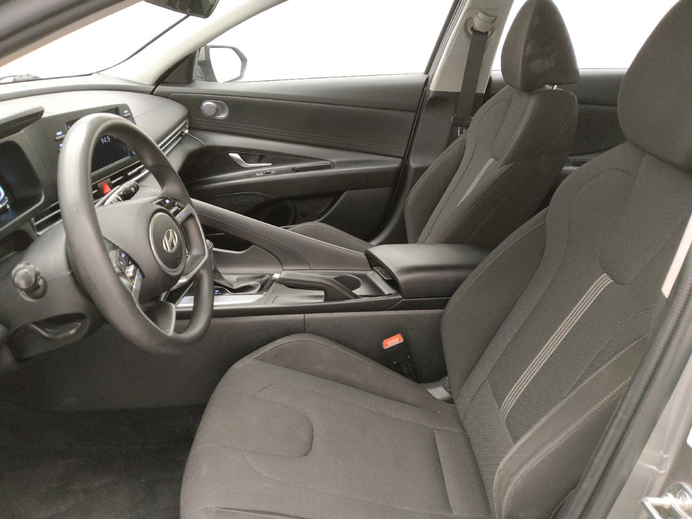 Used 2024 Hyundai Elantra SE FWD image 17