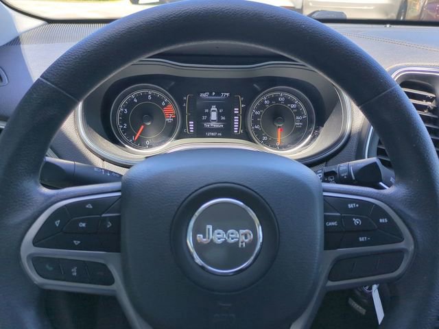 Used 2019 Jeep Cherokee Latitude w/ Popular Appearance Group FWD image 29