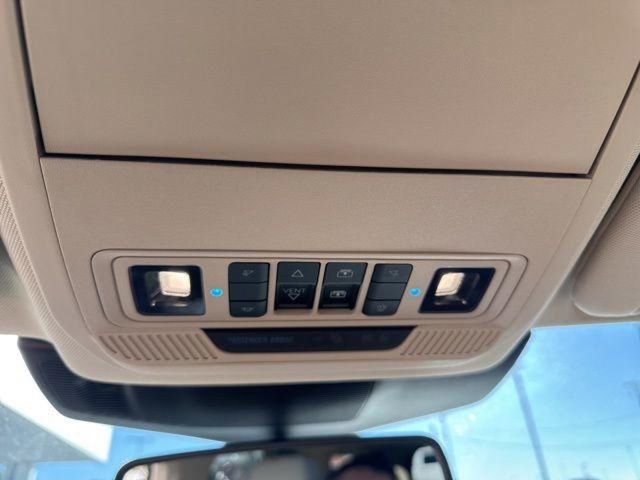 Used 2021 Ford Explorer Platinum image 32