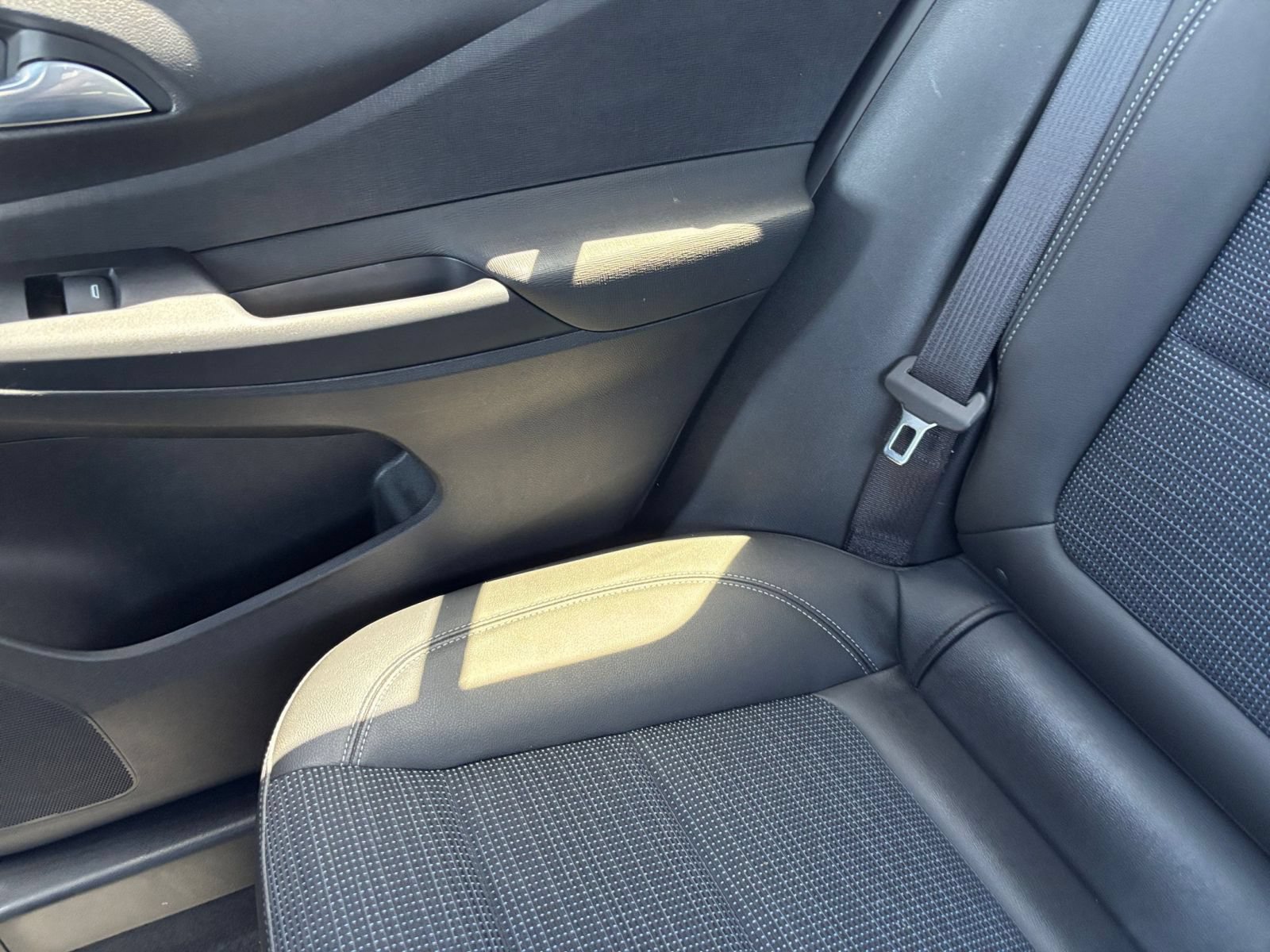 Used 2025 Buick Envista Preferred FWD image 37