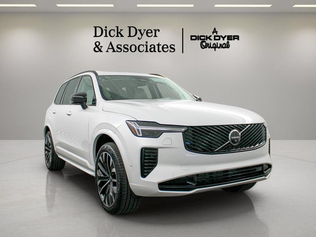 Used 2026 Volvo XC90 B6 Ultra w/ Protection Package Premier AWD/4WD image 3