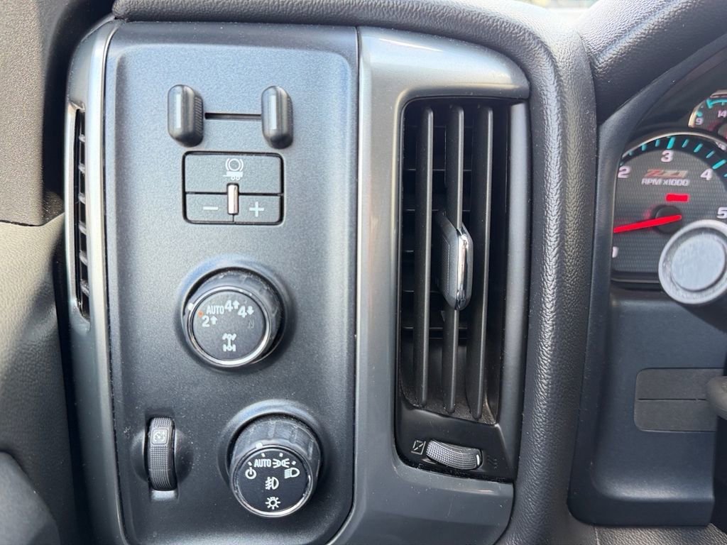 Used 2019 Chevrolet Silverado 1500 LT w/ All Star Edition image 19