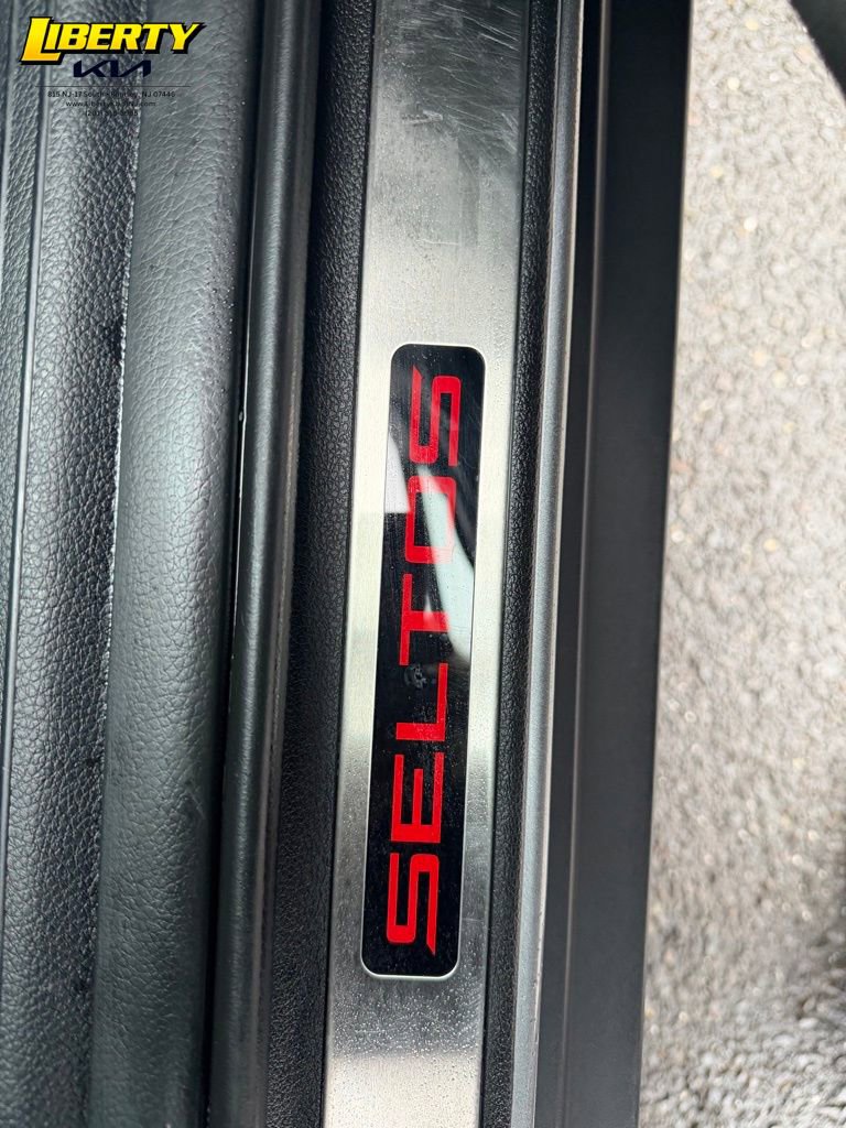 Used 2023 Kia Seltos LX image 9