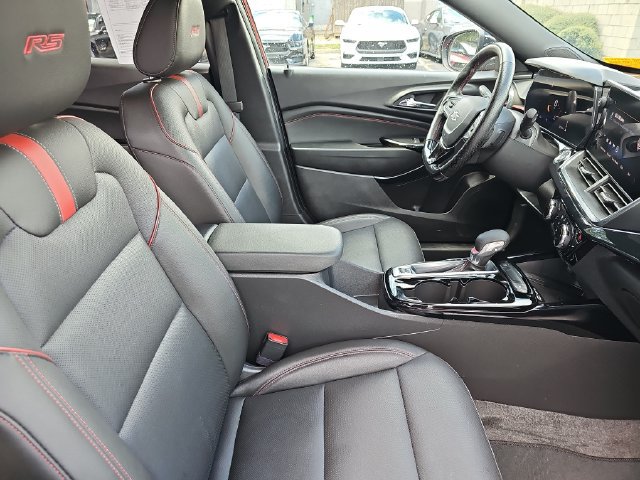 Used 2024 Chevrolet Trax RS w/ Sunroof Package FWD image 12