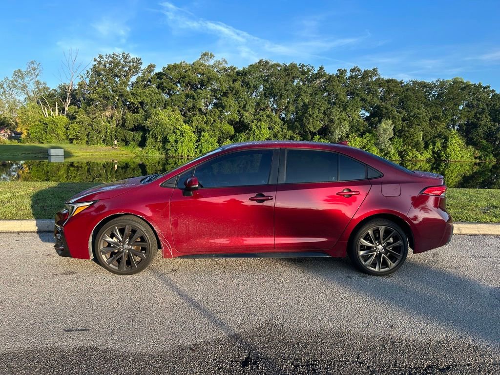 Used 2023 Toyota Corolla SE FWD image 3