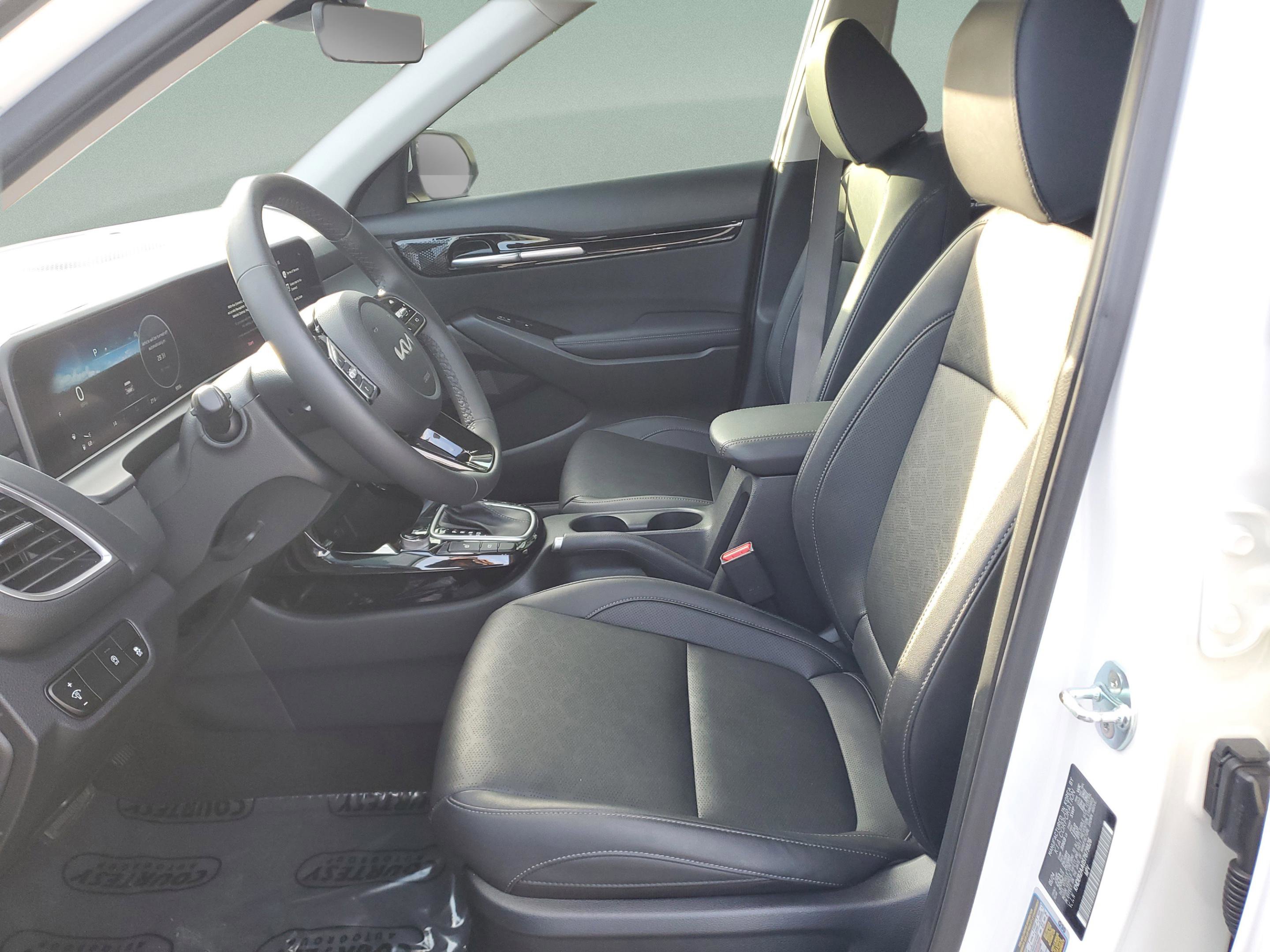 Certified 2025 Kia Seltos EX w/ EX Sunroof Package image 20