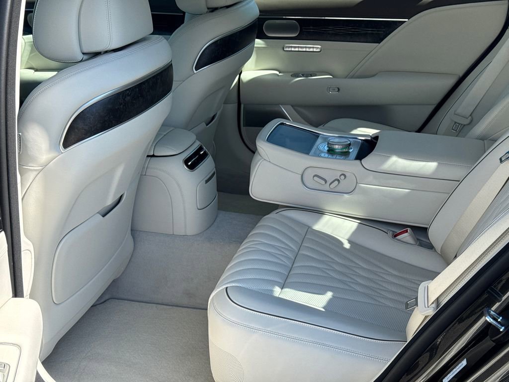 Used 2025 Genesis G90 3.5T image 21