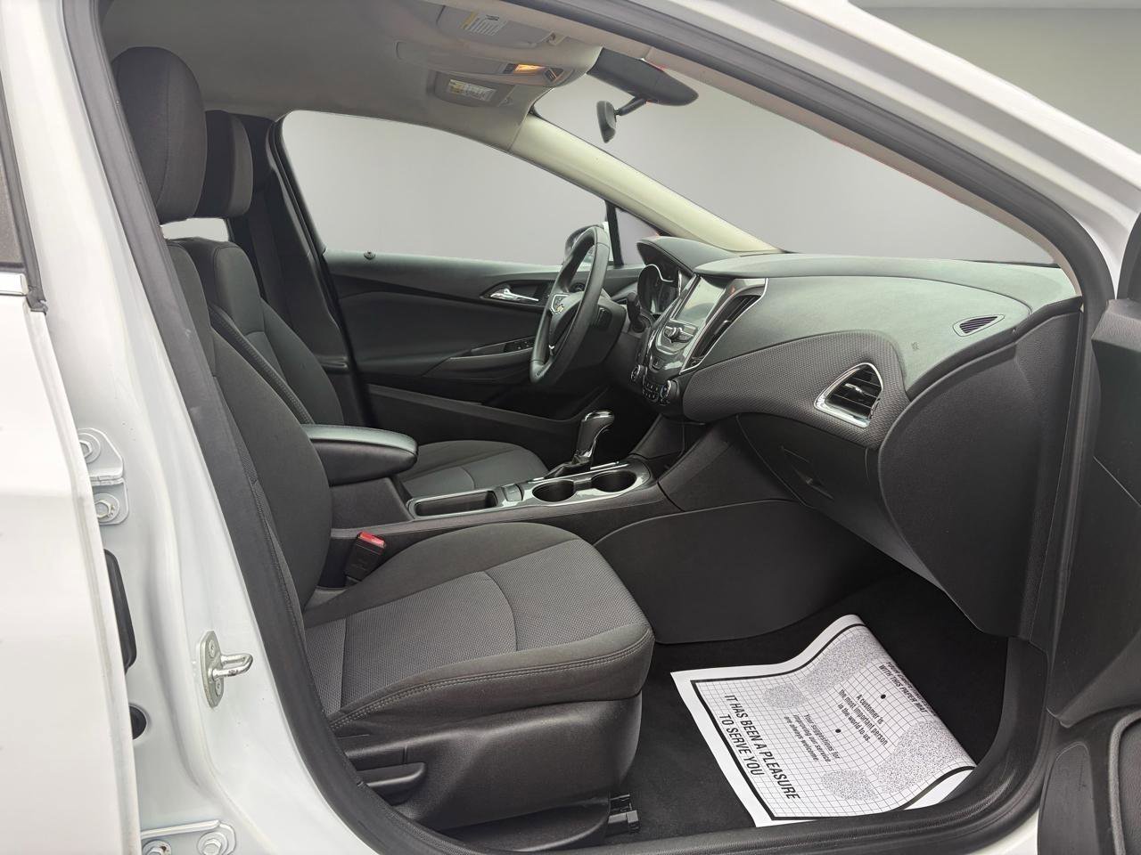 Used 2018 Chevrolet Cruze LT w/ Convenience Package FWD image 17