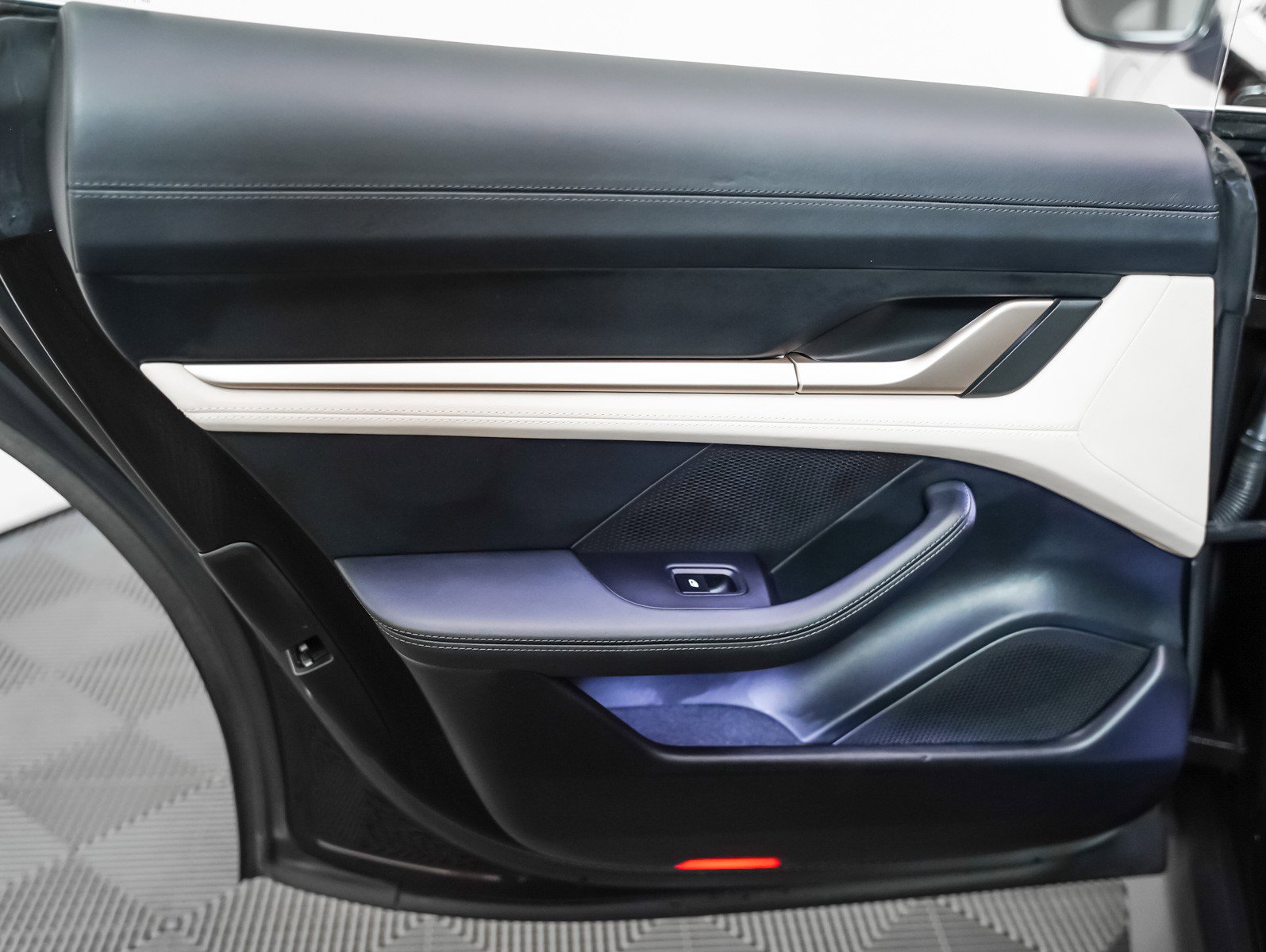 Certified 2022 Porsche Taycan 4S image 24