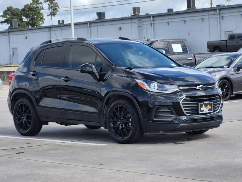 Used 2022 Chevrolet Trax LT w/ Midnight Edition FWD image 8