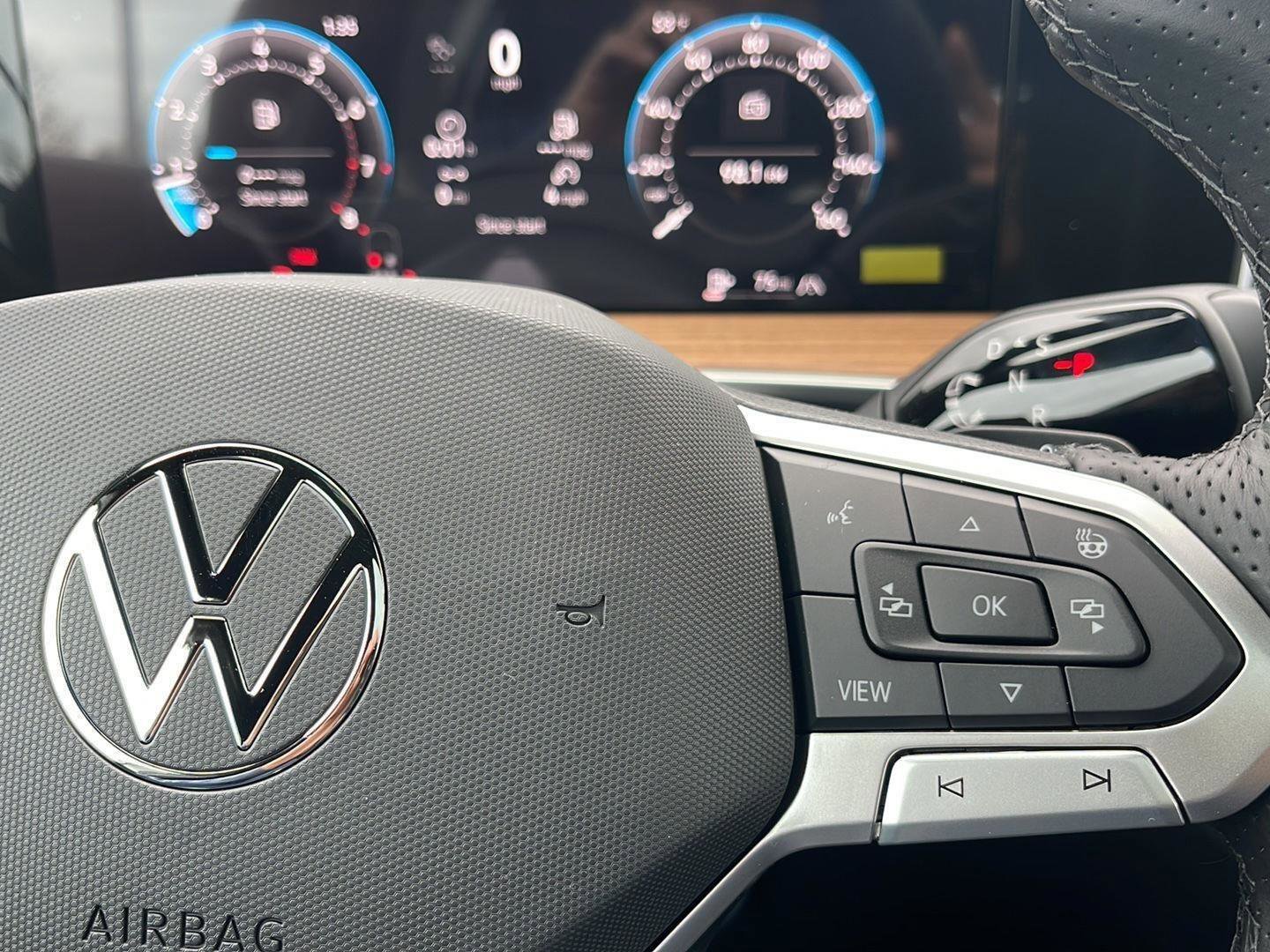 New 2026 Volkswagen Tiguan SEL R-Line AWD/4WD image 23