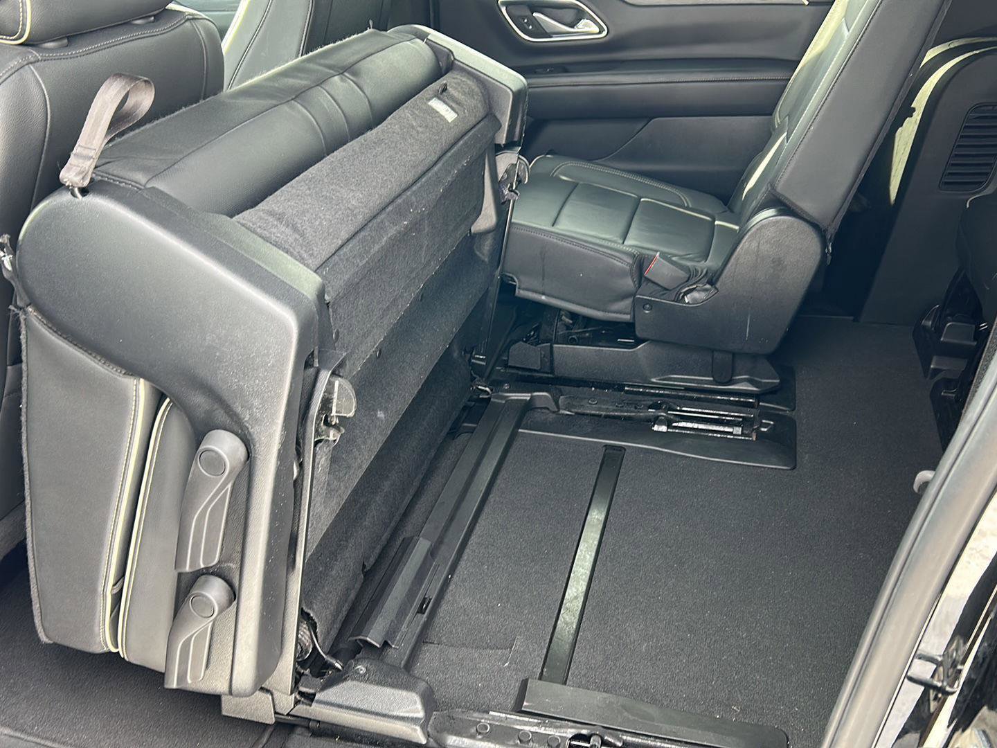 Used 2024 GMC Yukon XL SLT AWD/4WD image 33