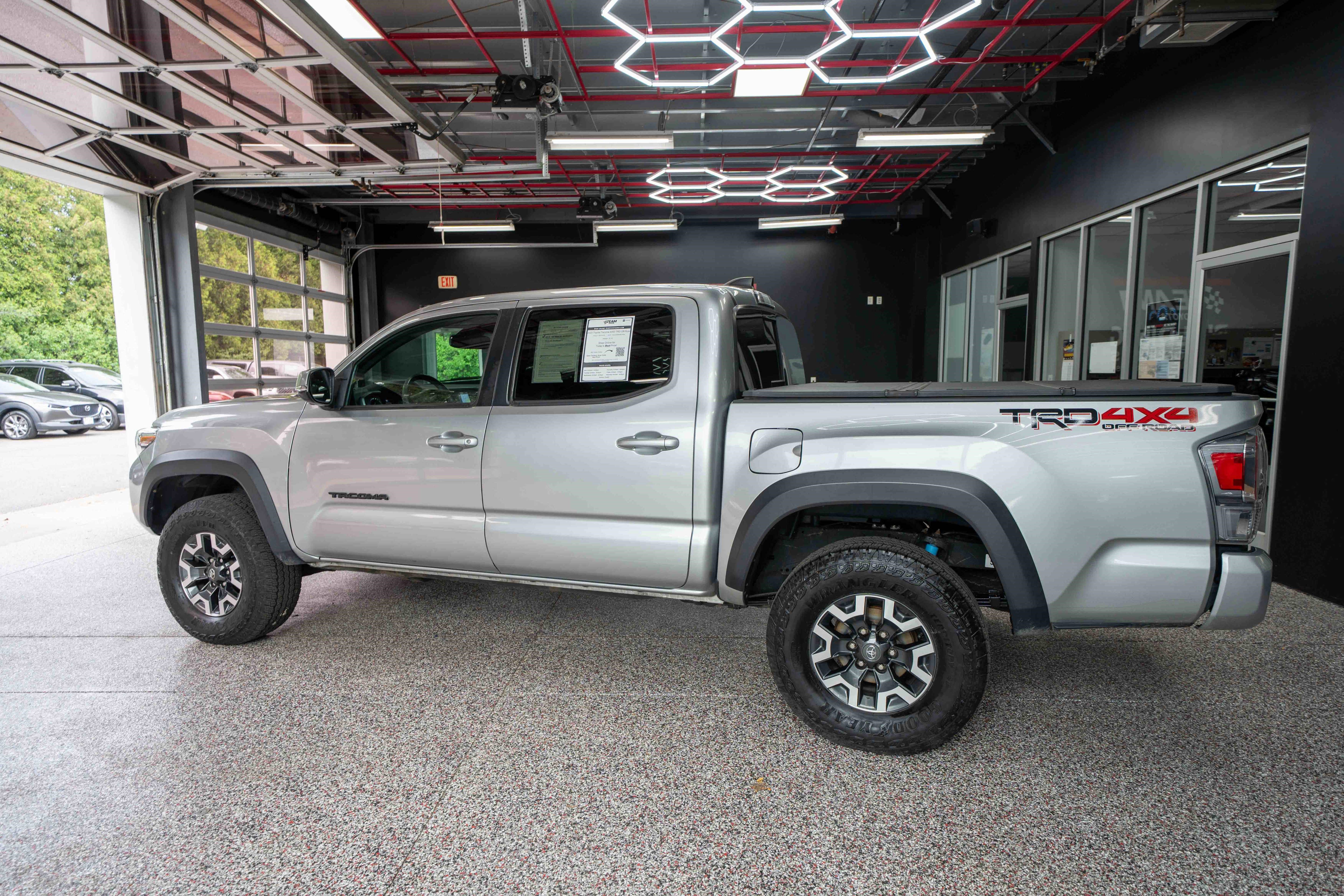 Used 2023 Toyota Tacoma TRD Off-Road w/ TRD Premium Off Road Package AWD/4WD image 2