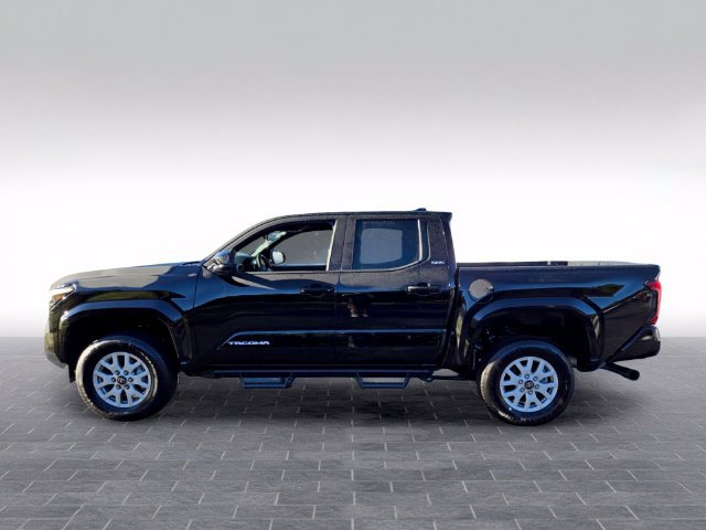 Used 2026 Toyota Tacoma SR5 AWD/4WD image 4
