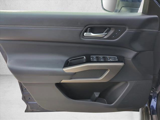 Used 2025 Nissan Pathfinder Platinum w/ Cargo Package FWD image 7