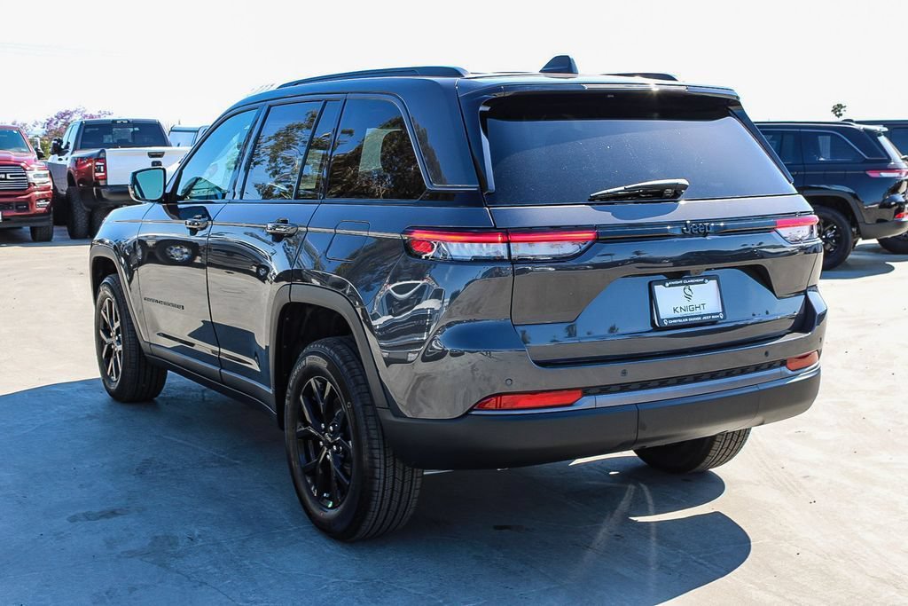 New 2026 Jeep Grand Cherokee Altitude RWD image 7
