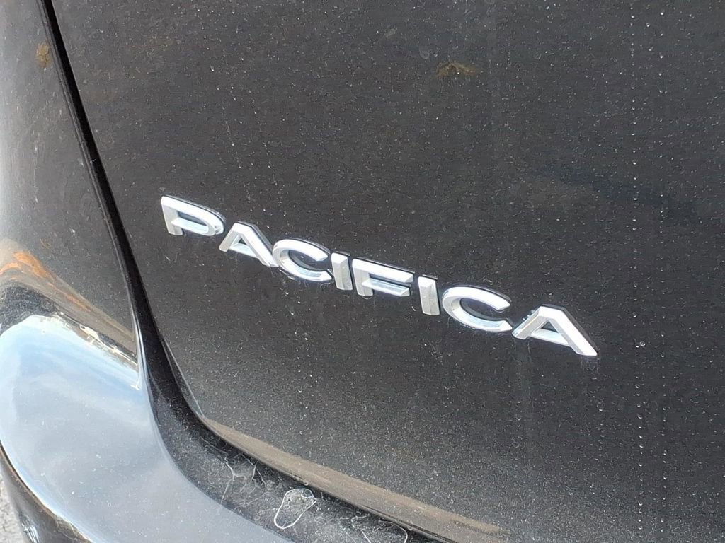 Used 2024 Chrysler Pacifica Limited FWD image 32
