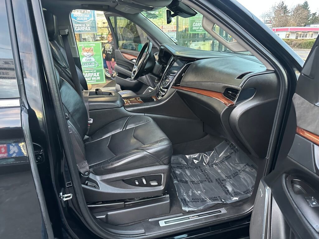 Used 2015 Cadillac Escalade ESV Luxury AWD/4WD image 16
