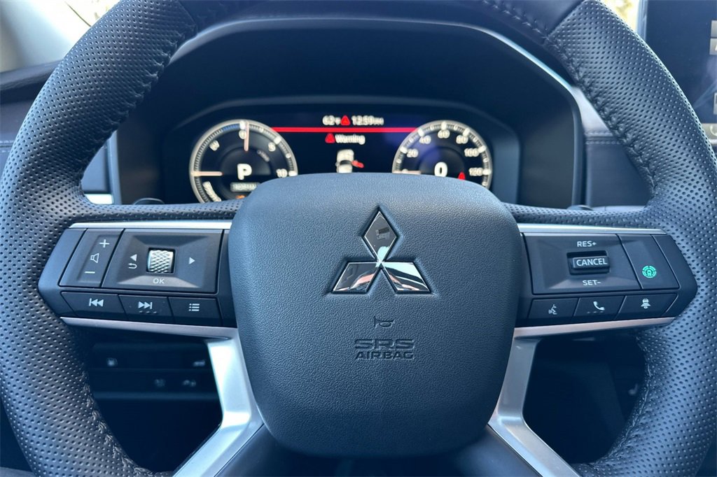 New 2025 Mitsubishi Outlander SE image 24