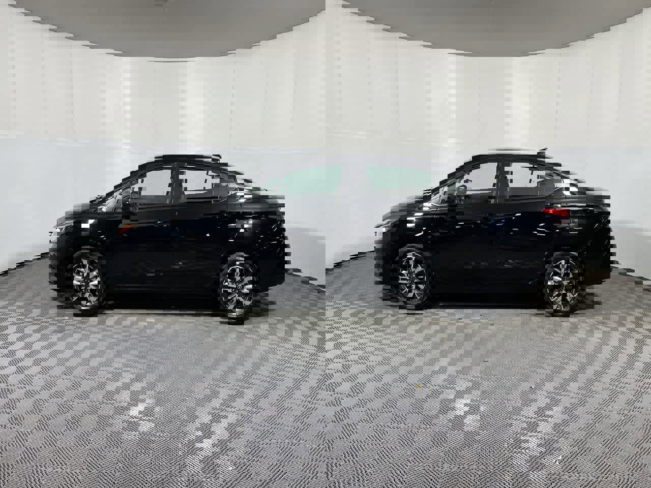 Used 2024 Nissan Versa SV image 5