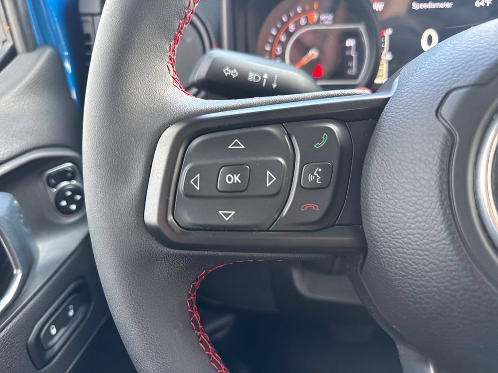 Used 2024 Jeep Gladiator Rubicon w/ Technology Group AWD/4WD image 16